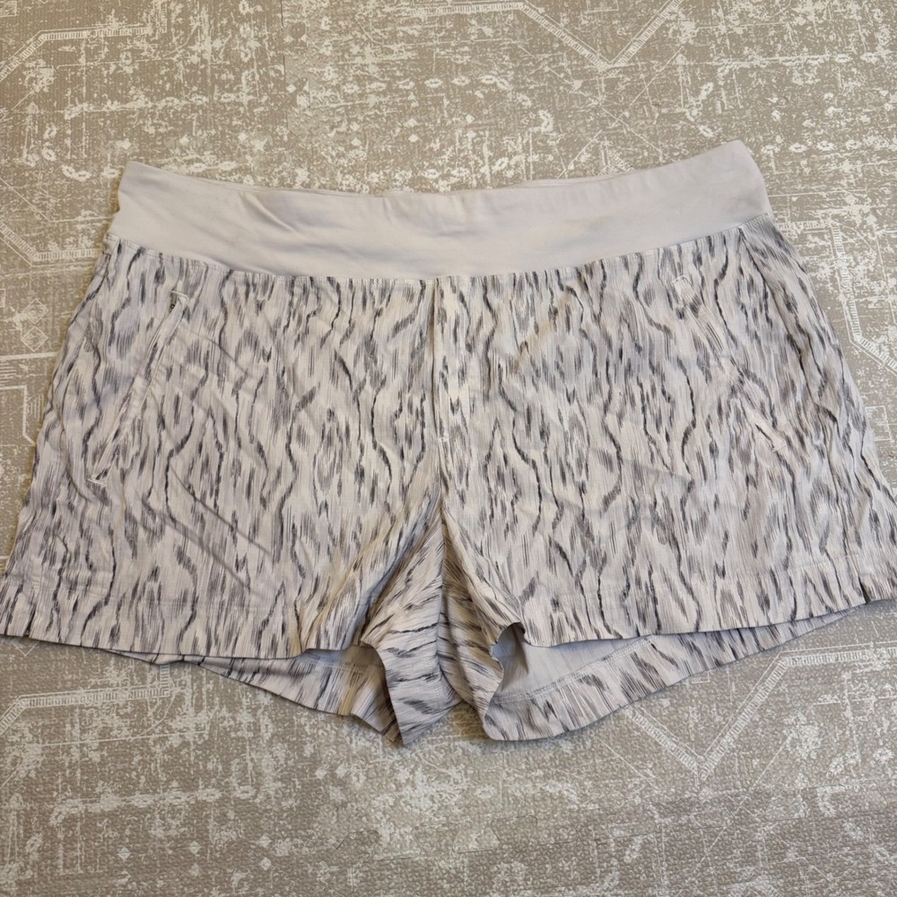 Athleta Trekki North Short Womens Sz 22 Abstract Print‎ Athletic Shorts